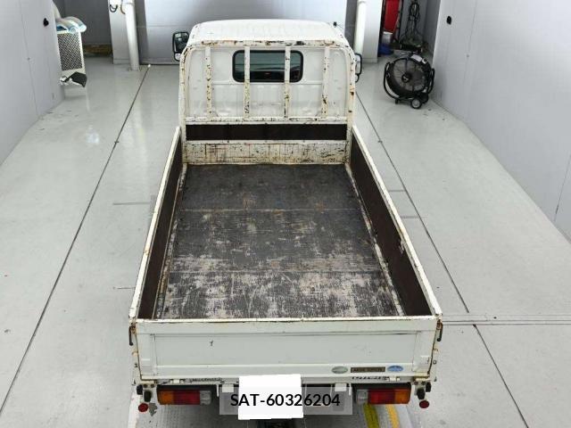 Toyota DYNA TRUCK 2017-08 8816306-11