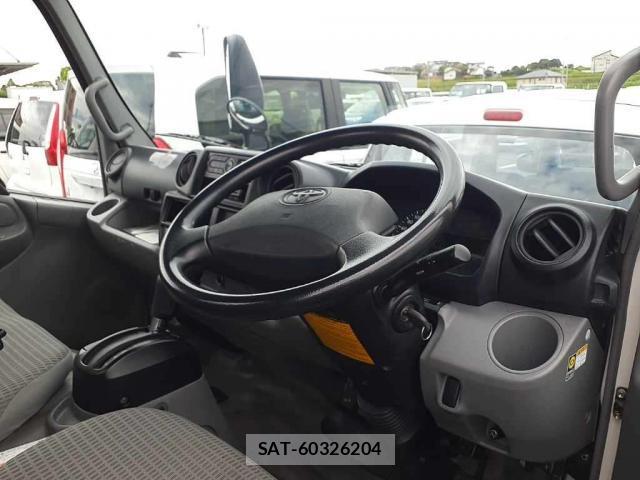 Toyota DYNA TRUCK 2017-08 8816306-4