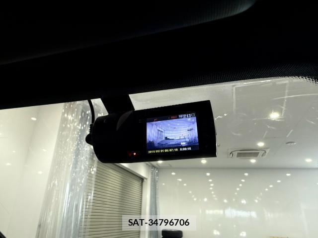 Mercedes Benz E-CLASS 2018-03 8814661-14