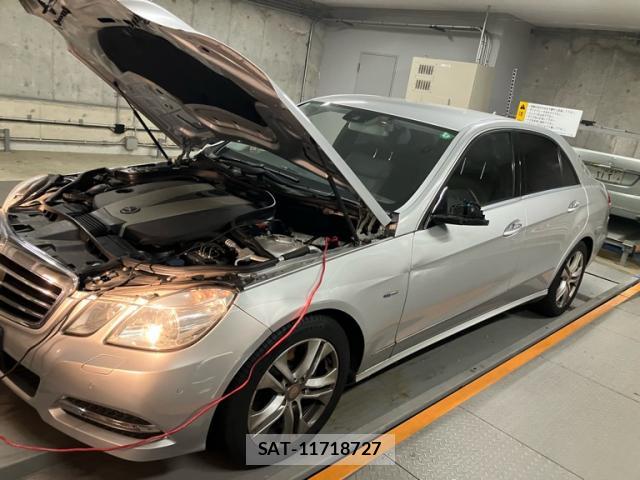 Mercedes Benz E-CLASS 2011-11 8812991-1
