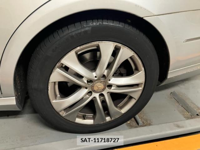 Mercedes Benz E-CLASS 2011-11 8812991-12