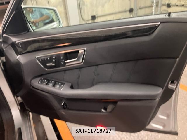 Mercedes Benz E-CLASS 2011-11 8812991-14