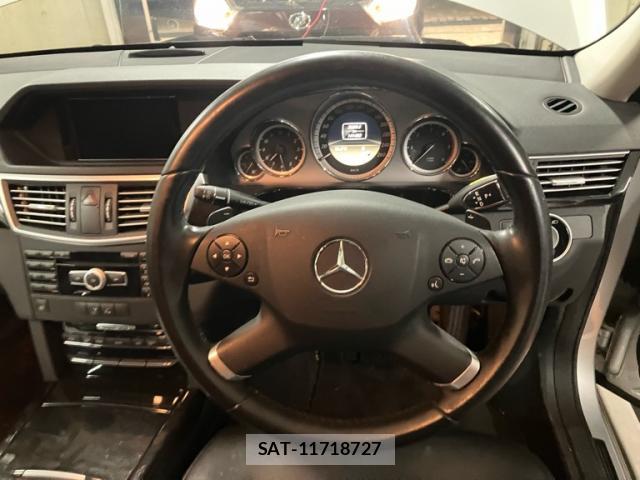 Mercedes Benz E-CLASS 2011-11 8812991-18