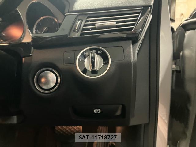 Mercedes Benz E-CLASS 2011-11 8812991-19