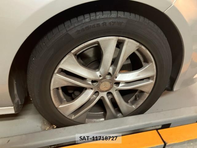 Mercedes Benz E-CLASS 2011-11 8812991-4
