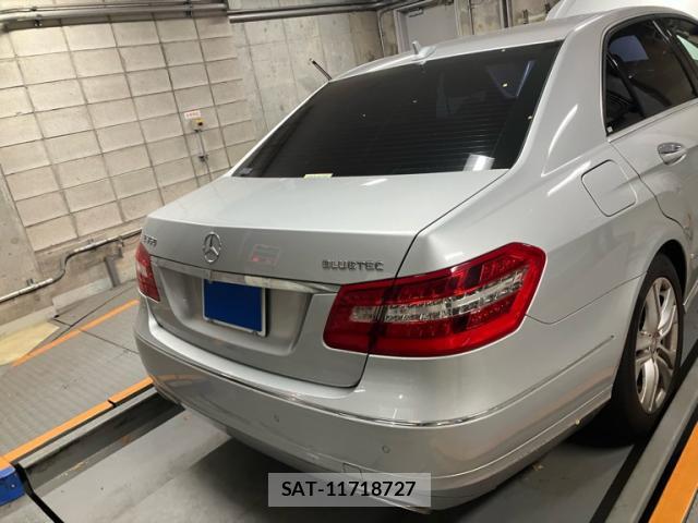 Mercedes Benz E-CLASS 2011-11 8812991-5