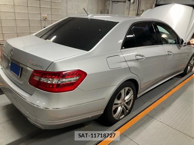 Mercedes Benz E-CLASS 2011-11 8812991-6