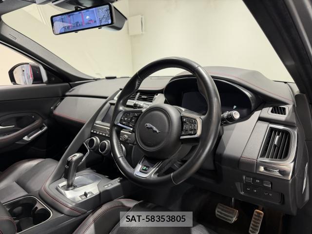 Jaguar E-PACE 2021-02 8812742-3