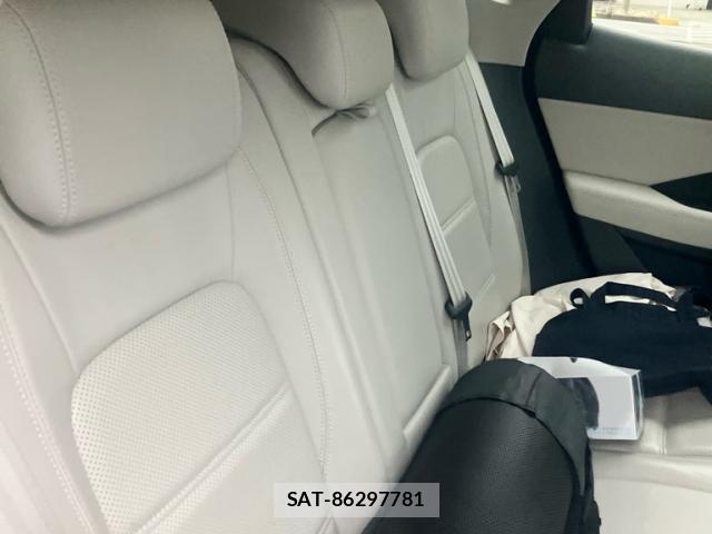 Jaguar E-PACE 2018-05 8813326-11