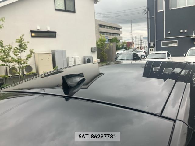 Jaguar E-PACE 2018-05 8813326-12
