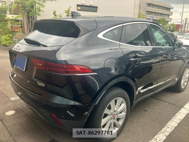Jaguar E-PACE 2018-05 8813326-13