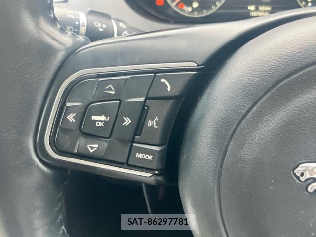 Jaguar E-PACE 2018-05 8813326-16