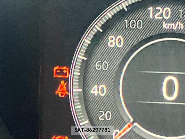 Jaguar E-PACE 2018-05 8813326-19