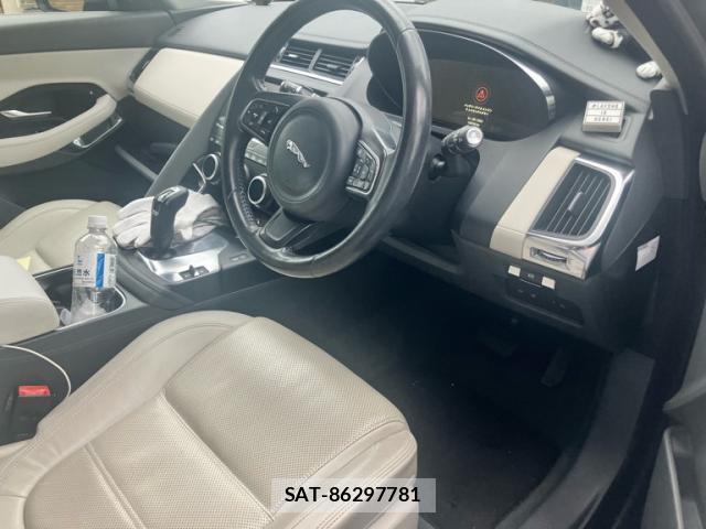 Jaguar E-PACE 2018-05 8813326-6