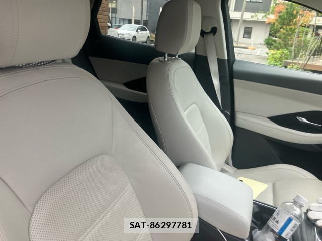 Jaguar E-PACE 2018-05 8813326-7