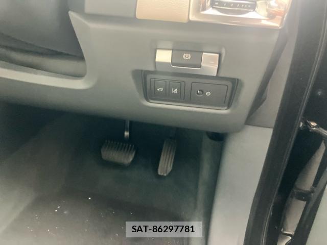 Jaguar E-PACE 2018-05 8813326-9
