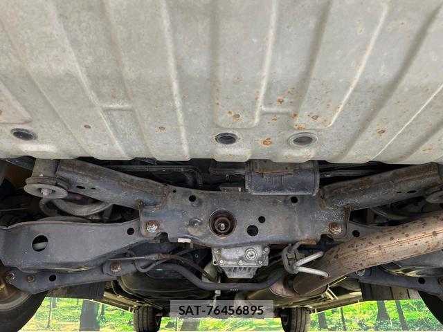 Nissan ELGRAND 2014-07 8812763-18