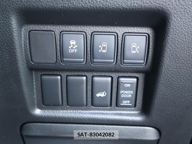 Nissan ELGRAND 2014-07 8812977-10