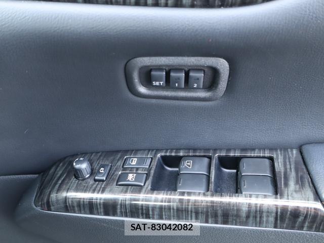 Nissan ELGRAND 2014-07 8812977-17