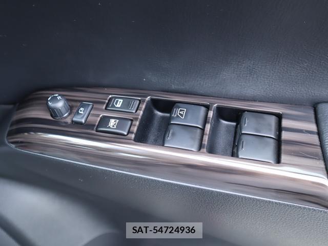 Nissan ELGRAND 2015-12 8812978-13