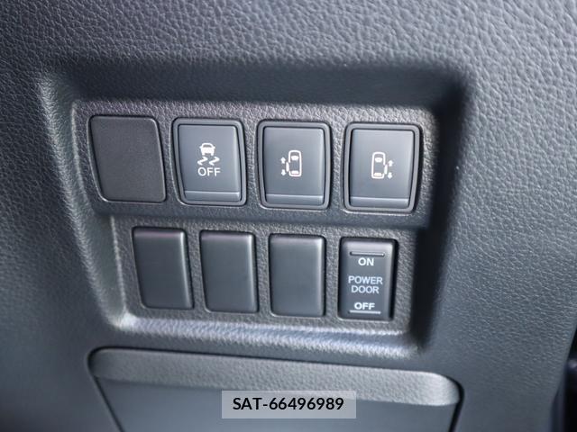 Nissan ELGRAND 2015-10 8812979-12