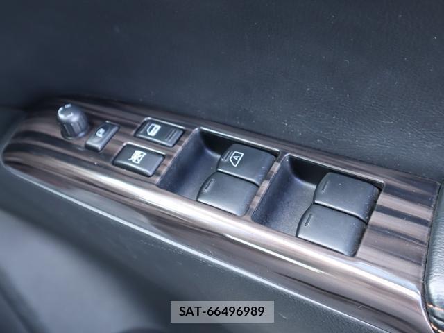 Nissan ELGRAND 2015-10 8812979-14