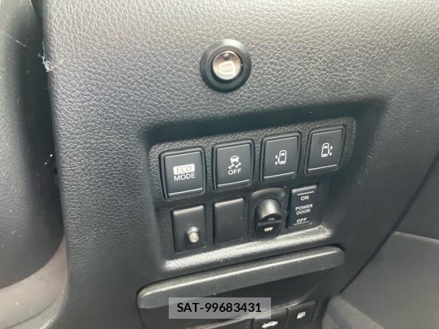 Nissan ELGRAND 2011-09 8813279-4