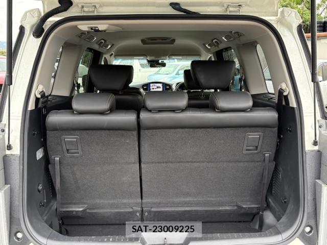 Nissan ELGRAND 2019-09 8814481-10