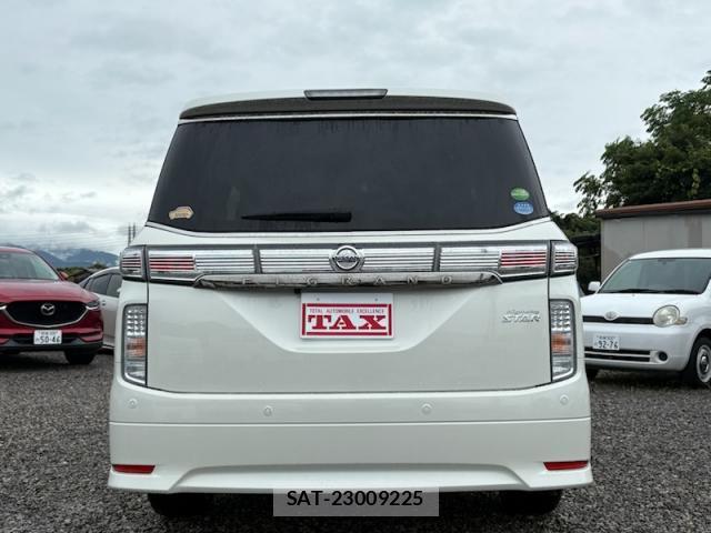 Nissan ELGRAND 2019-09 8814481-12