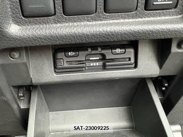Nissan ELGRAND 2019-09 8814481-17
