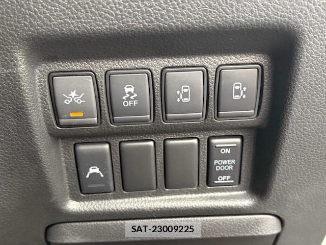 Nissan ELGRAND 2019-09 8814481-7