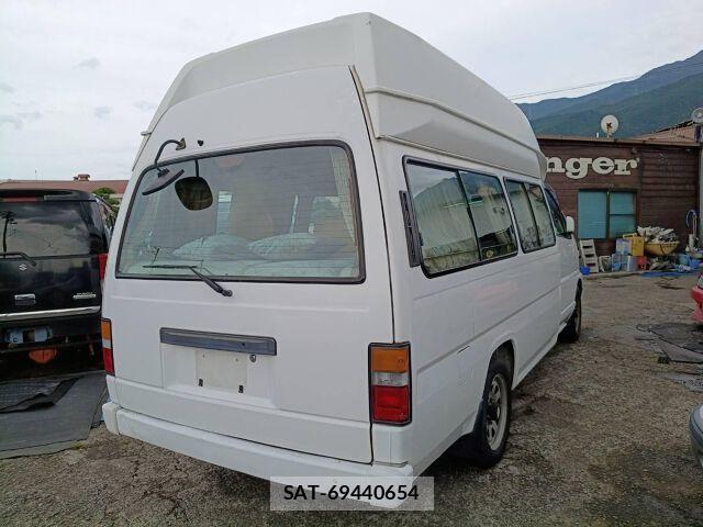 Nissan ELGRAND 2000-06 8817142-4