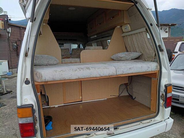 Nissan ELGRAND 2000-06 8817142-6