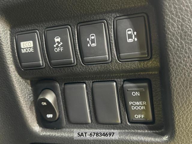 Nissan ELGRAND 2012-03 8817587-3