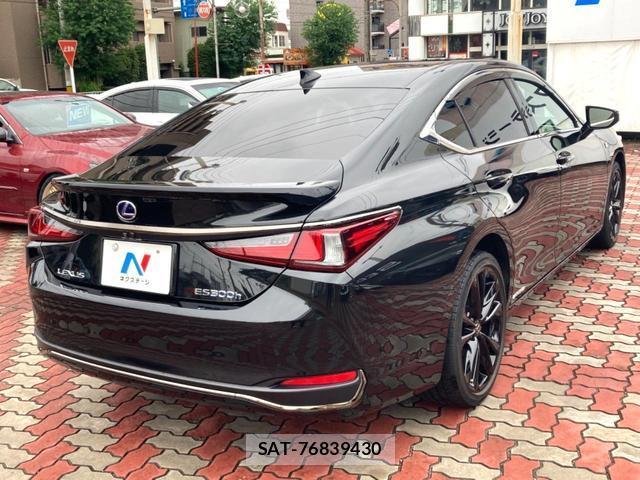 Lexus ES 2022-04 8813213-16