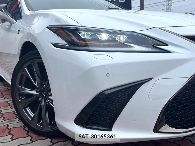 Lexus ES 2019-02 8813215-10