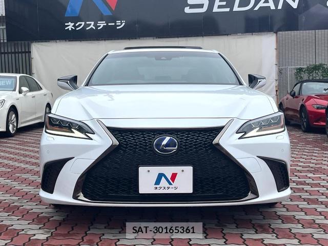 Lexus ES 2019-02 8813215-12