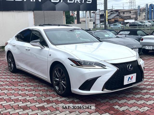 Lexus ES 2019-02 8813215-14