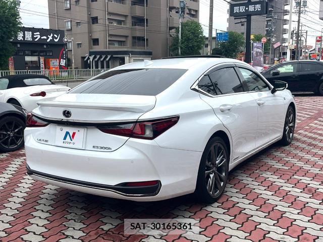 Lexus ES 2019-02 8813215-15