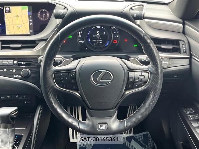 Lexus ES 2019-02 8813215-9