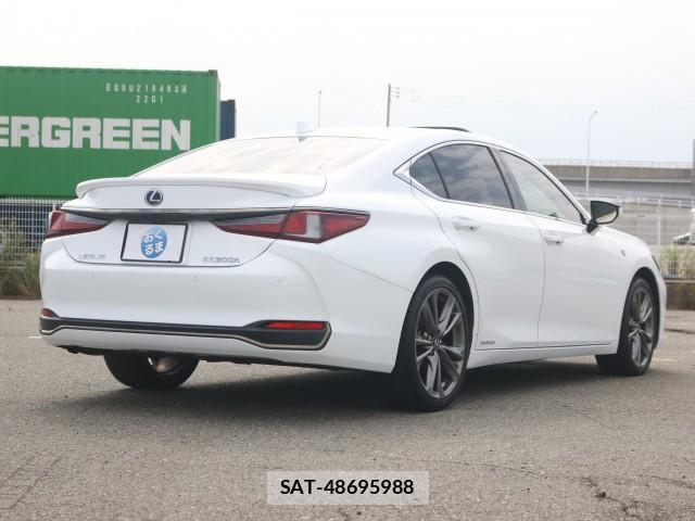 Lexus ES 2019-07 8814805-13