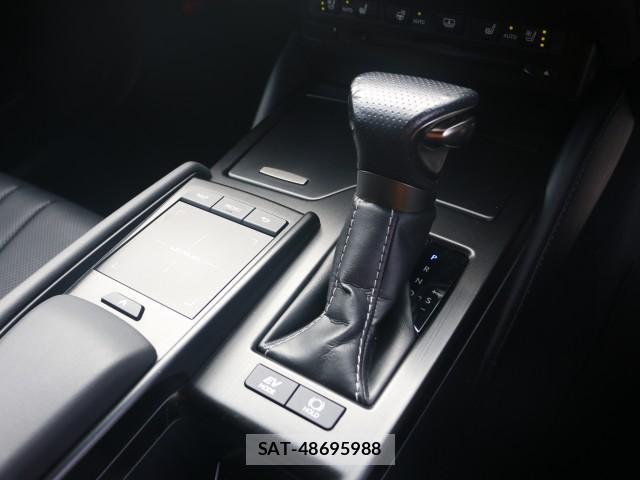 Lexus ES 2019-07 8814805-15