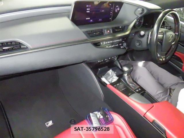Lexus ES 2019-09 8814954-2