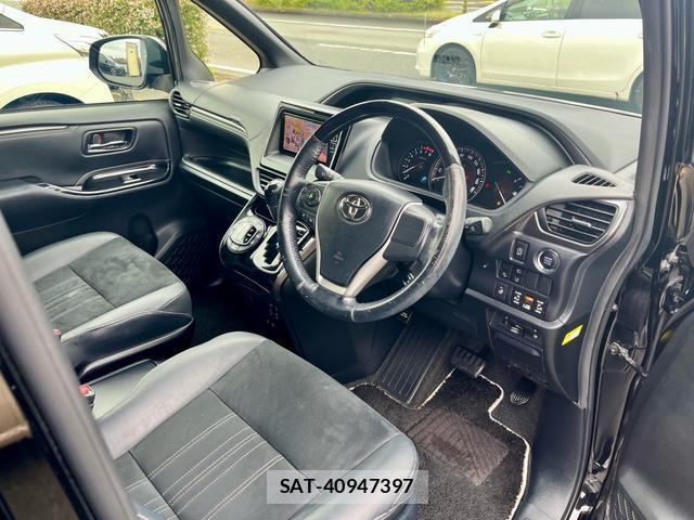 Toyota ESQUIRE 2019-06 8812995-19