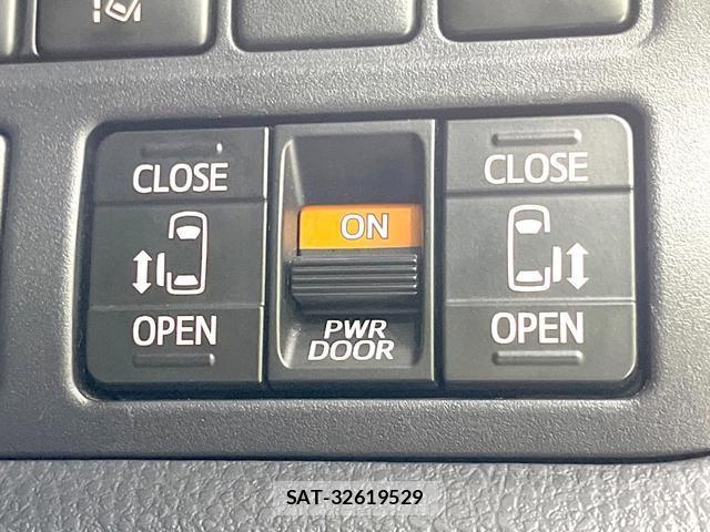 Toyota ESQUIRE 2019-03 8813172-2
