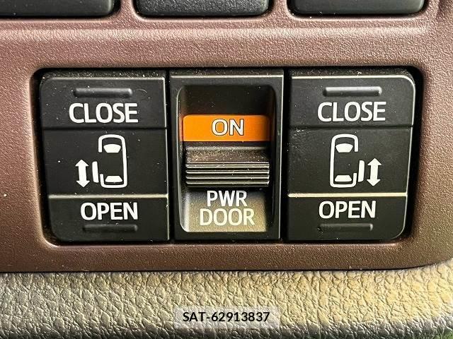 Toyota ESQUIRE 2018-08 8814875-4