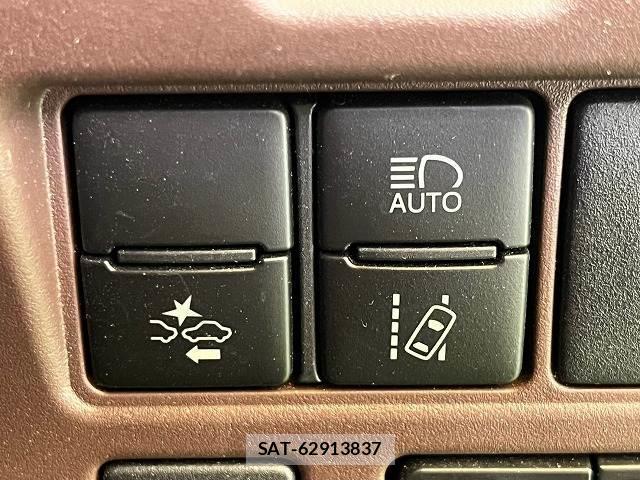 Toyota ESQUIRE 2018-08 8814875-6