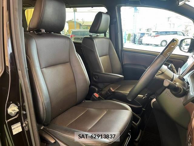 Toyota ESQUIRE 2018-08 8814875-9