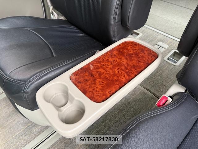 Toyota ESTIMA 2010-07 8817898-13