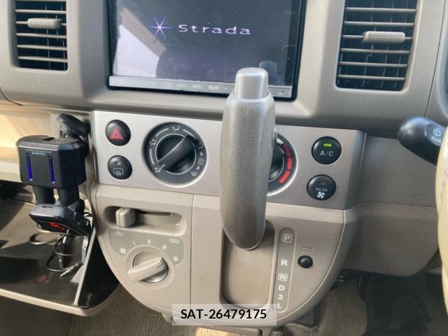 Suzuki EVERY WAGON 2011-08 8812345-11